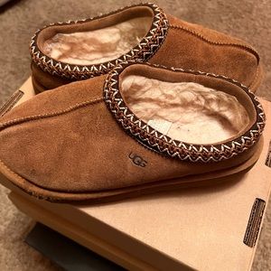 Women’s slippers size 8